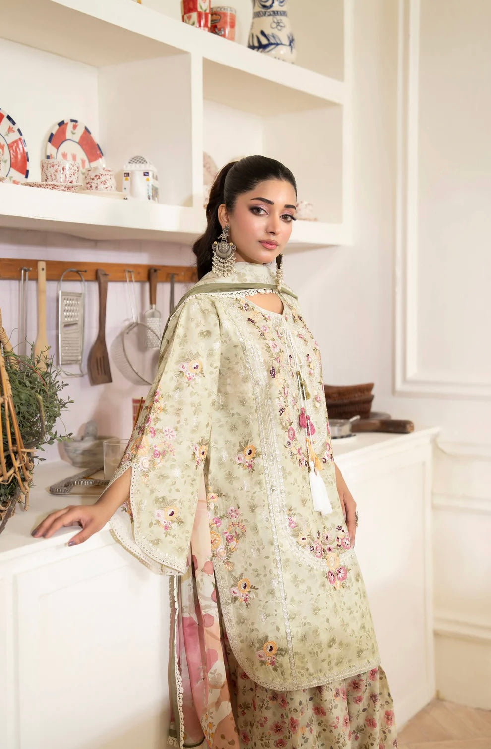 Ivory Garden 3-Piece Embroidered Lawn Suit