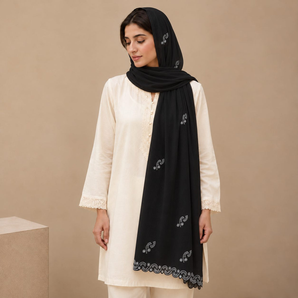 Serene Scallop Stole