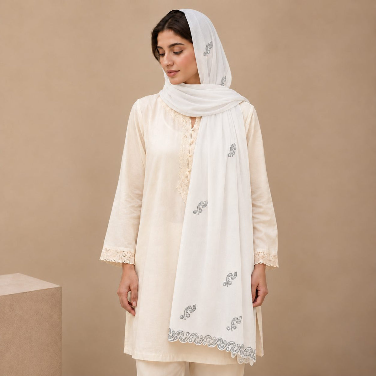 Serene Scallop Stole