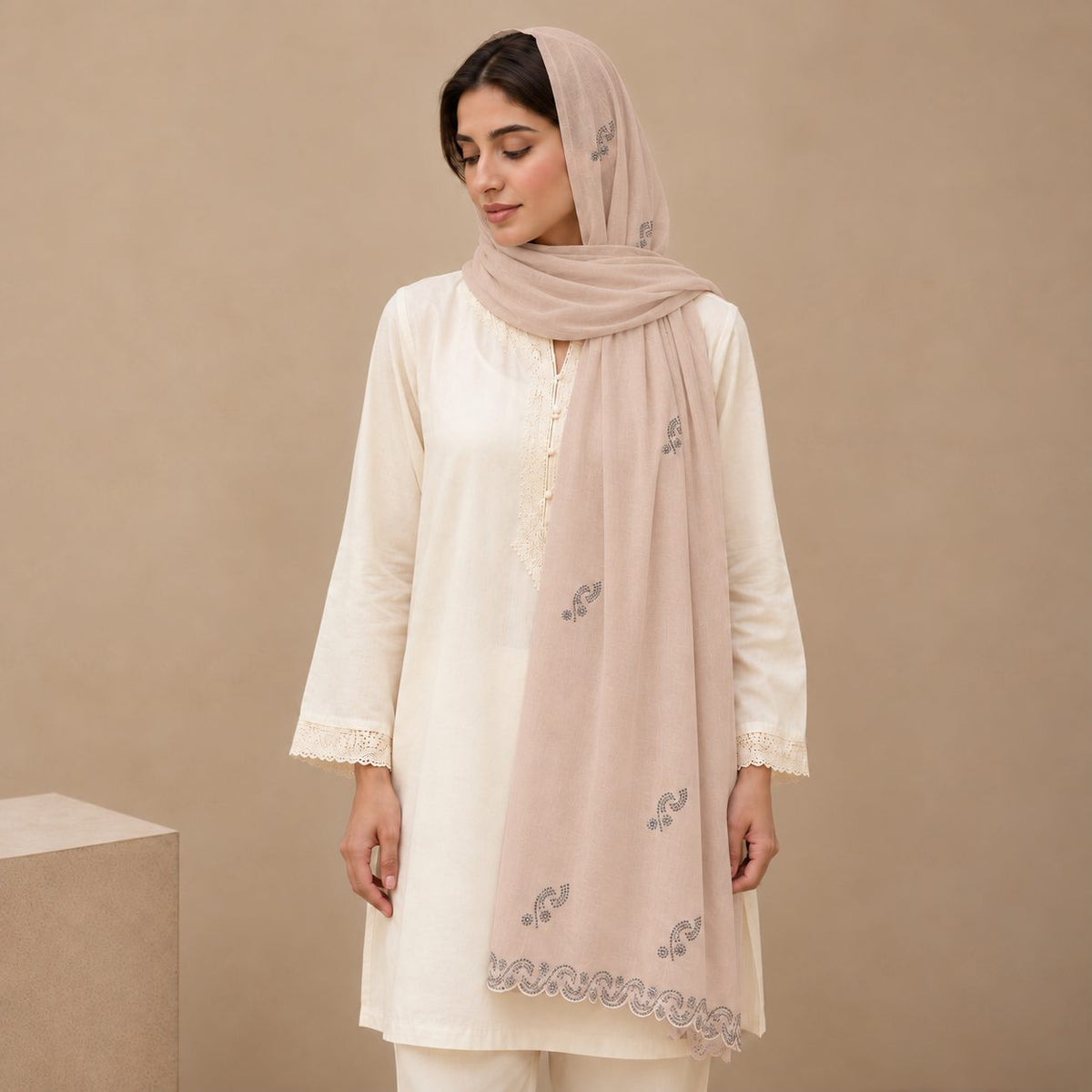 Serene Scallop Stole
