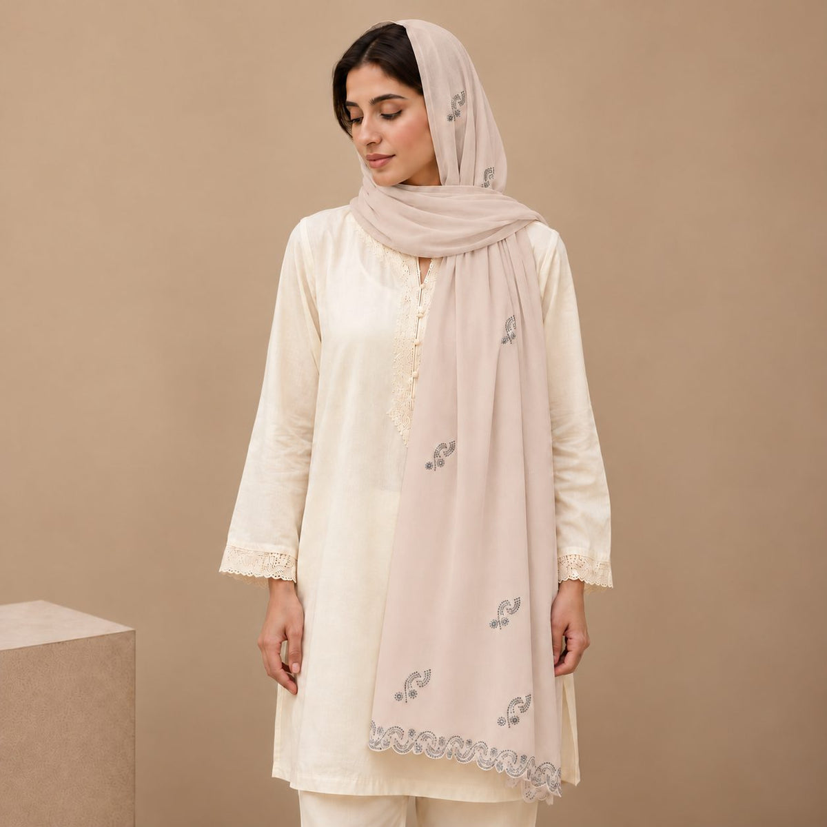 Serene Scallop Stole