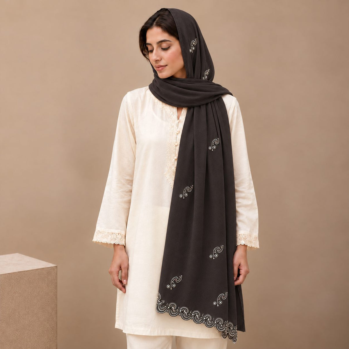 Serene Scallop Stole